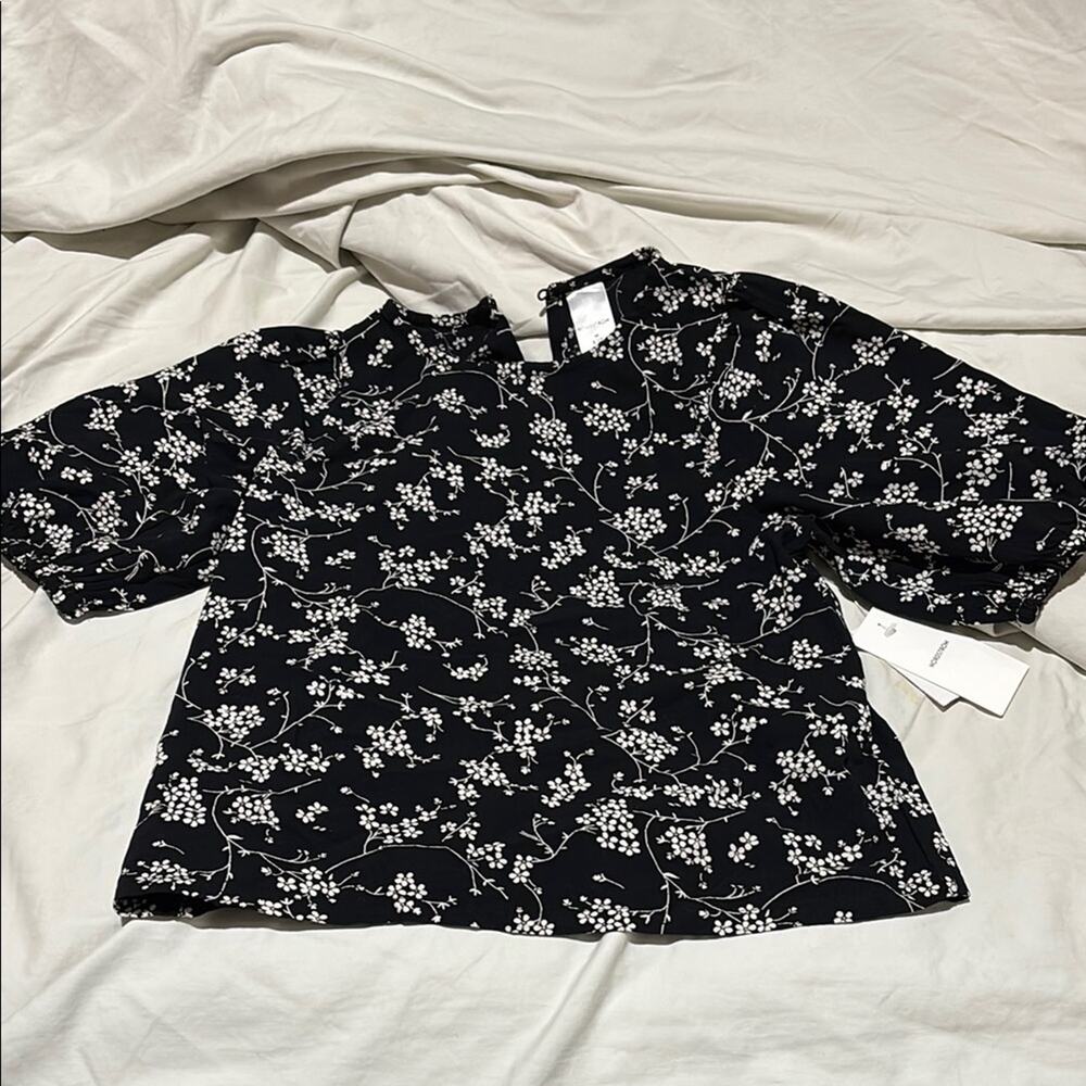 Nordstrom M 8/10 kids Floral Black Top puffed sleeves nwt perfect dressy